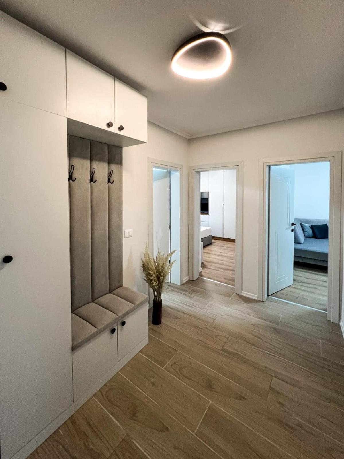 Komuna Parisit New Apartmán *